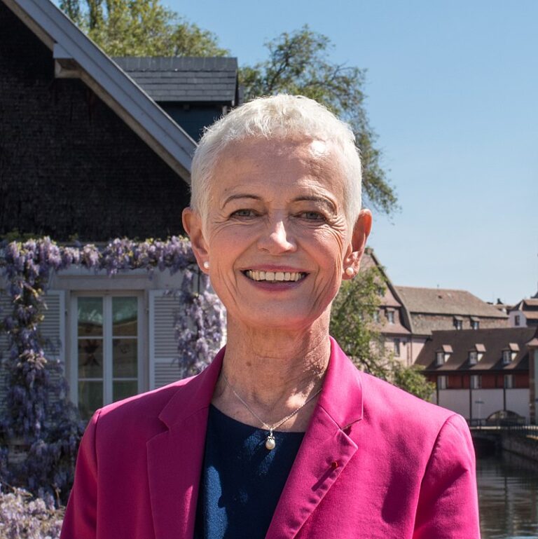 Table Brigitte Klinkert